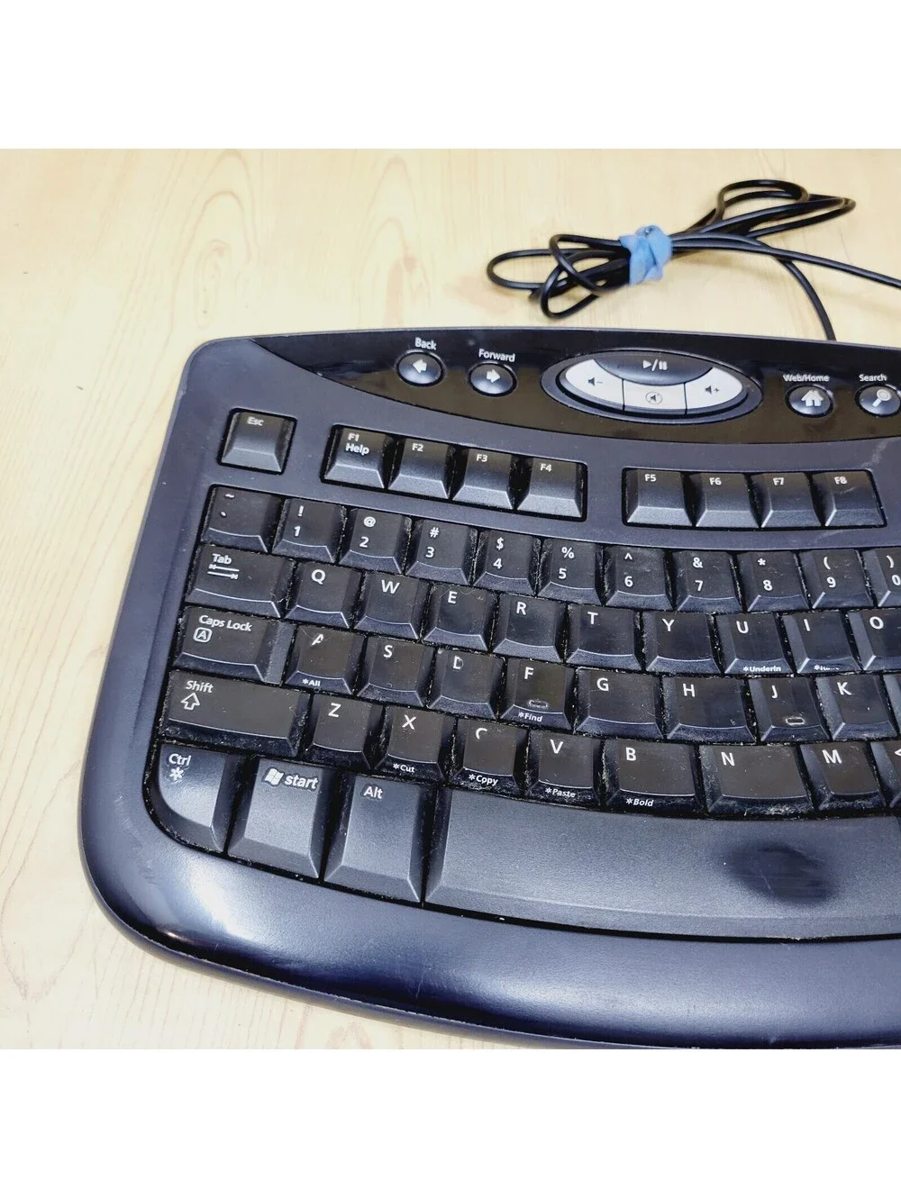 Microsoft Comfort Curve Ergonomic Keyboard 2000 v1.0 Wired USB